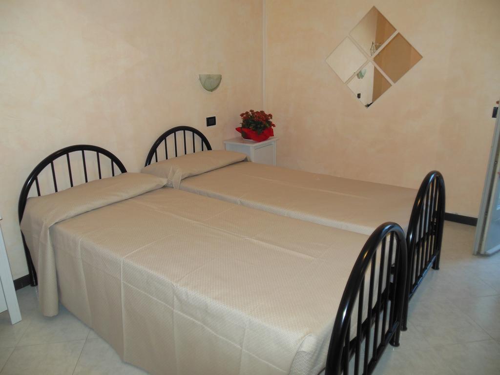 Residenza Hotel Garden Toscolano Maderno Rum bild